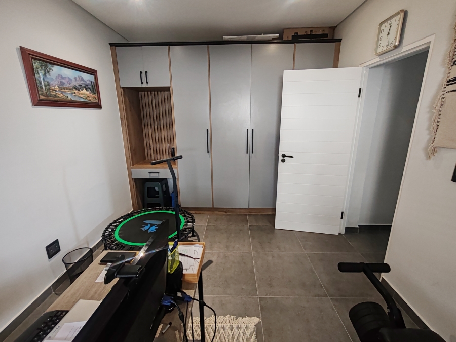 3 Bedroom Property for Sale in Hoogland Western Cape